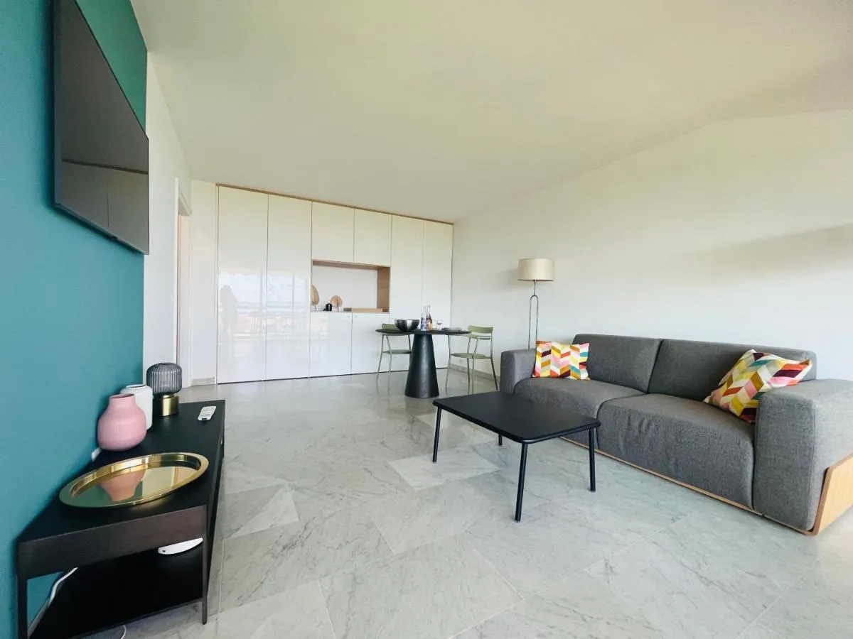 Image 5 of Les yeux dans le bleu, Cannes Vue mer