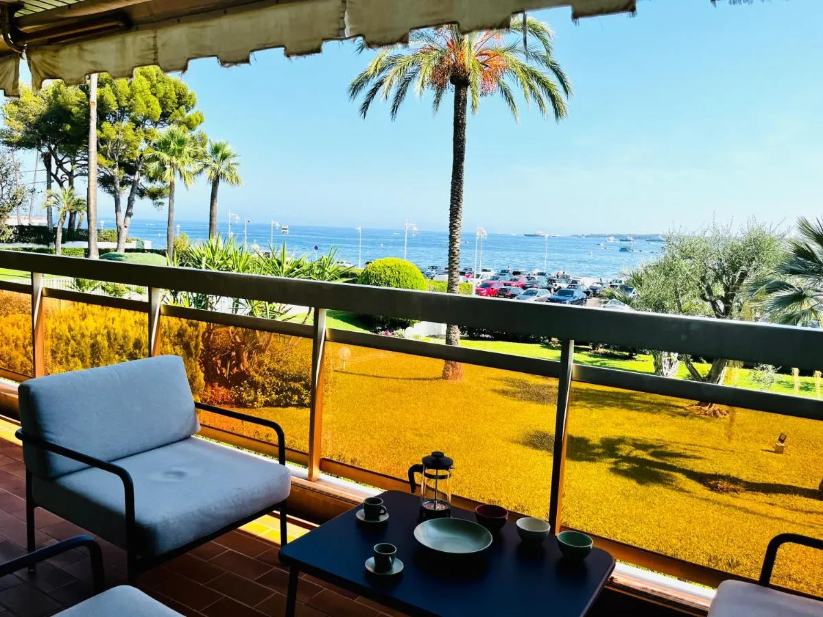 Image 6 of Les yeux dans le bleu, Cannes Vue mer