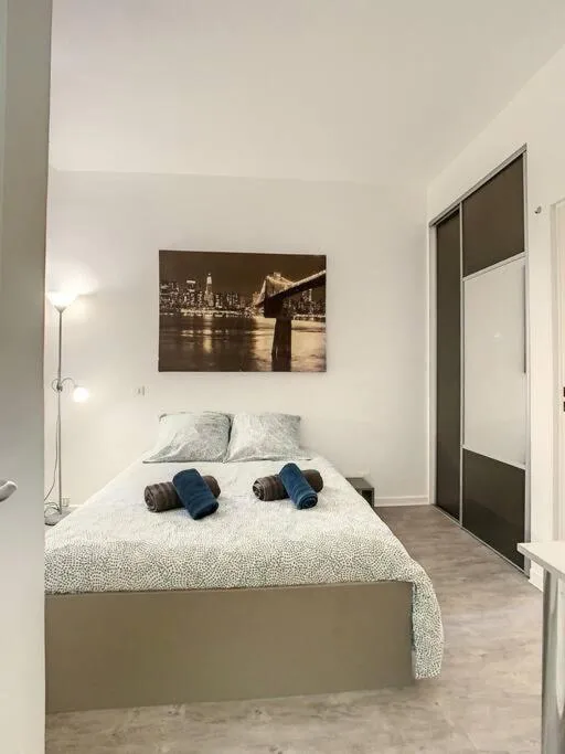 Image 3 of L’horloge II – 2 pièces – 15 min Palais – Cannes