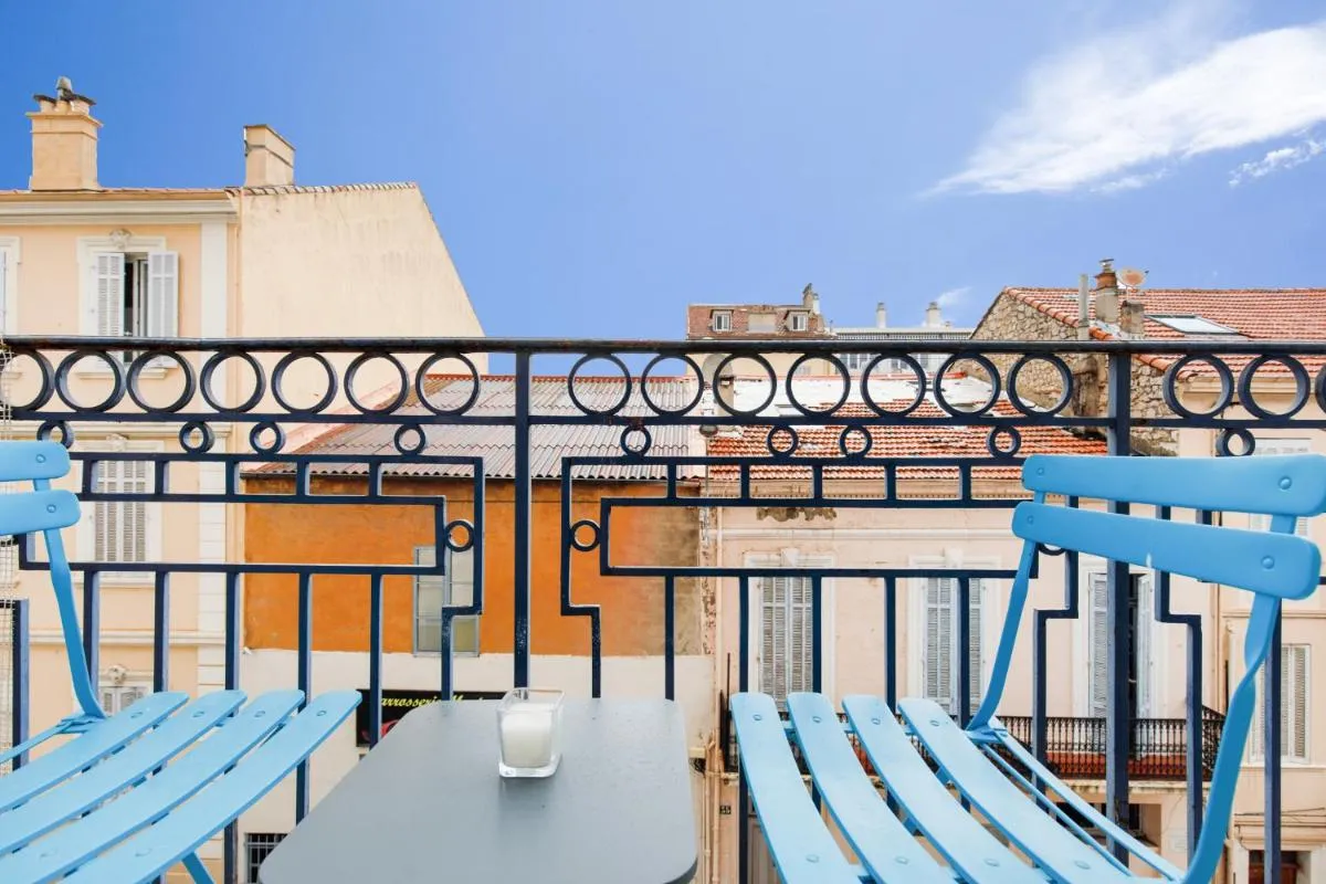 Image 2 of L’horloge II – 2 pièces – 15 min Palais – Cannes