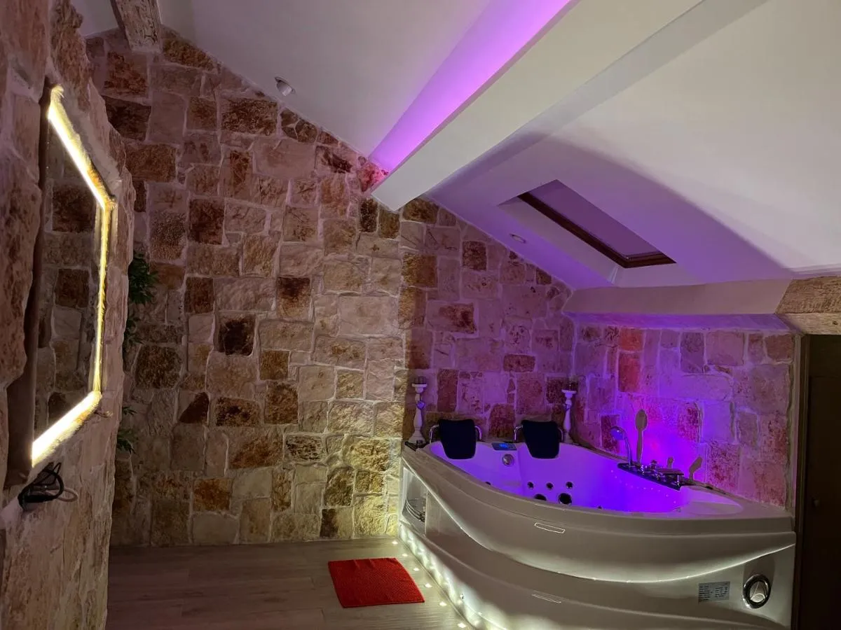 Image 2 of Love Room Jacuzzi Croisette
