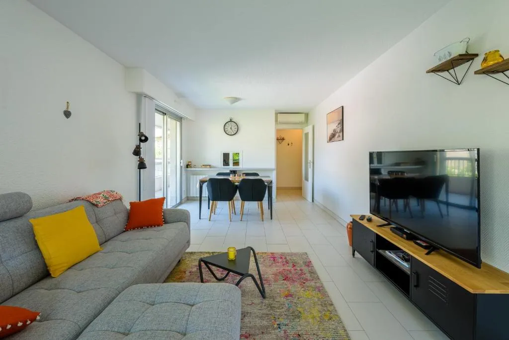 Image of Lovely cosy nest close to the centre of Cannes