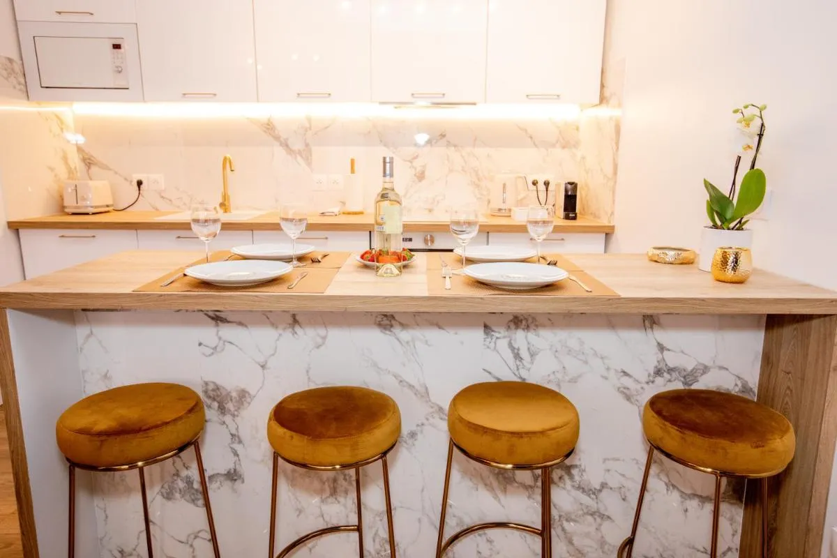 Image 1 of Luxueux 3p. Art Deco + Parking