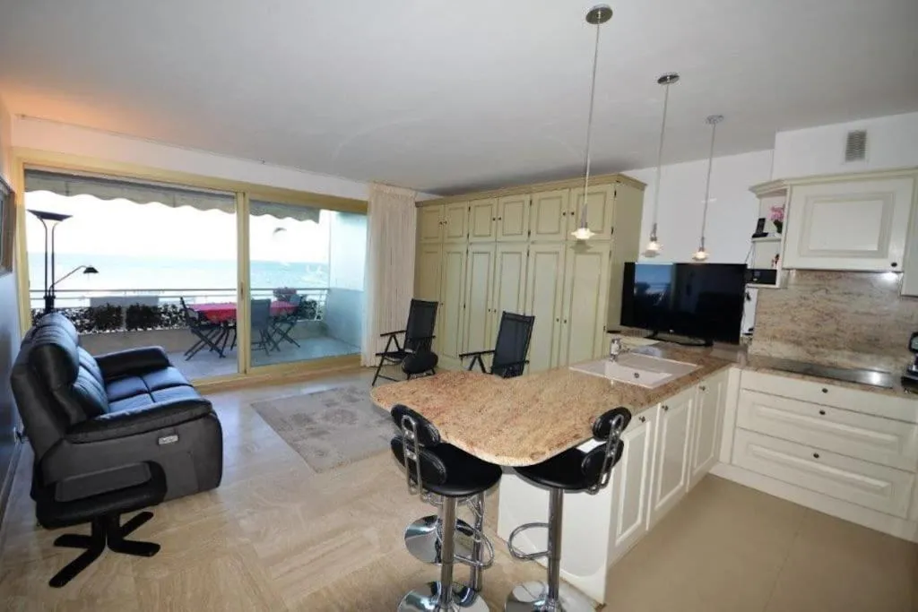 Image 3 of Luxueux appartement front de mer