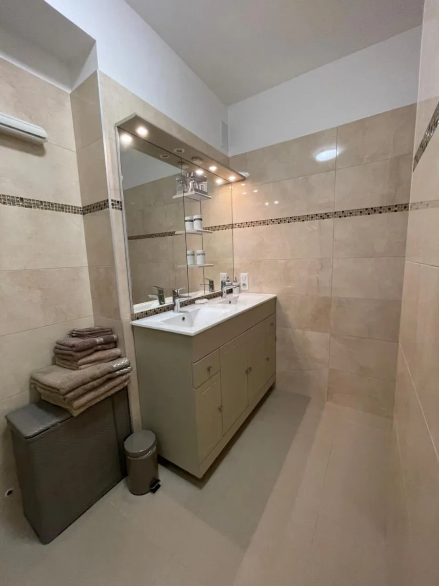 Image 2 of Luxueux appartement front de mer