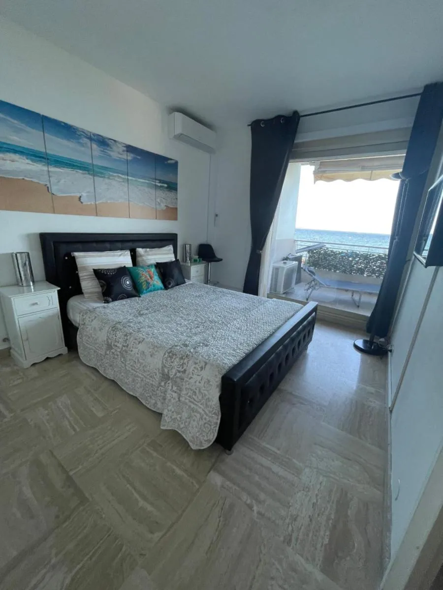 Image 1 of Luxueux appartement front de mer
