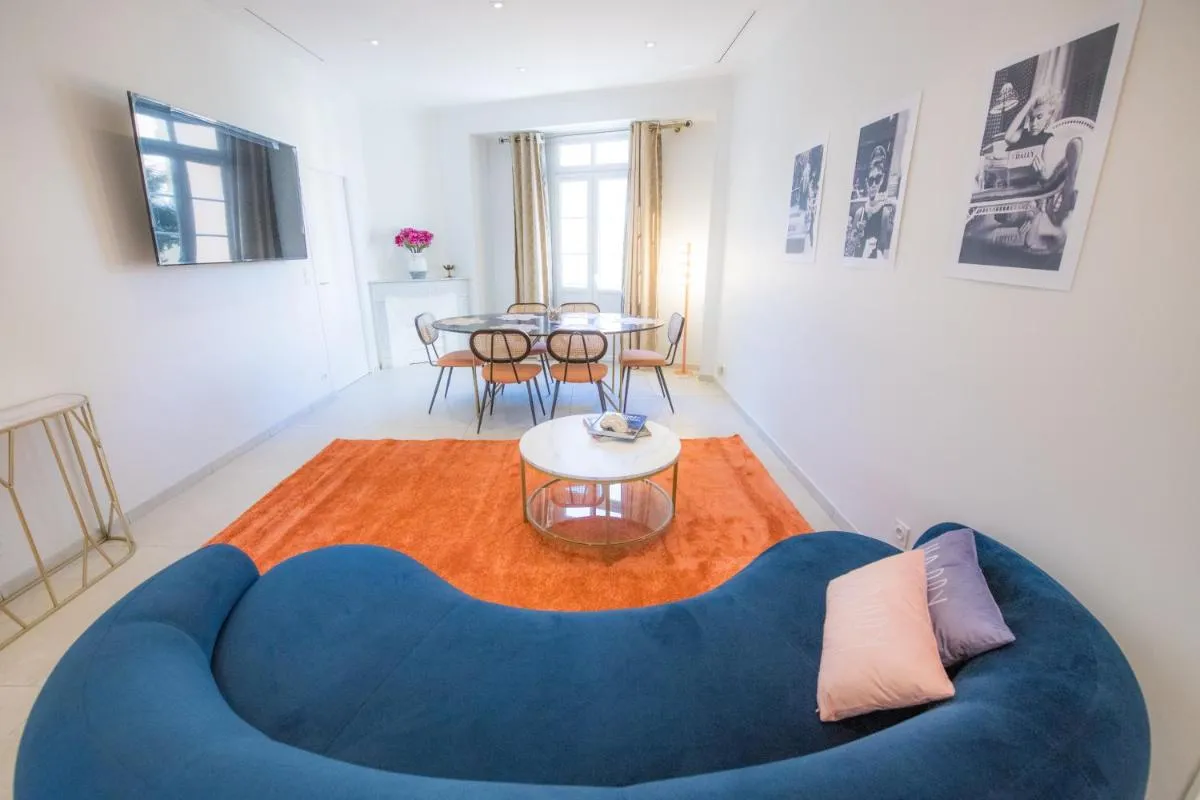 Image 3 of Luxurious 4beds/4baths next to Palais