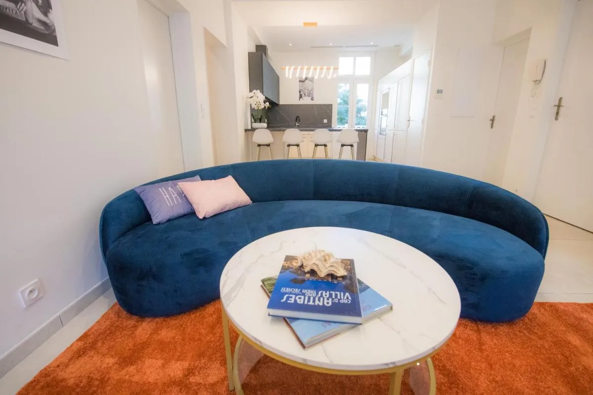 Image 4 of Luxurious 4beds/4baths next to Palais