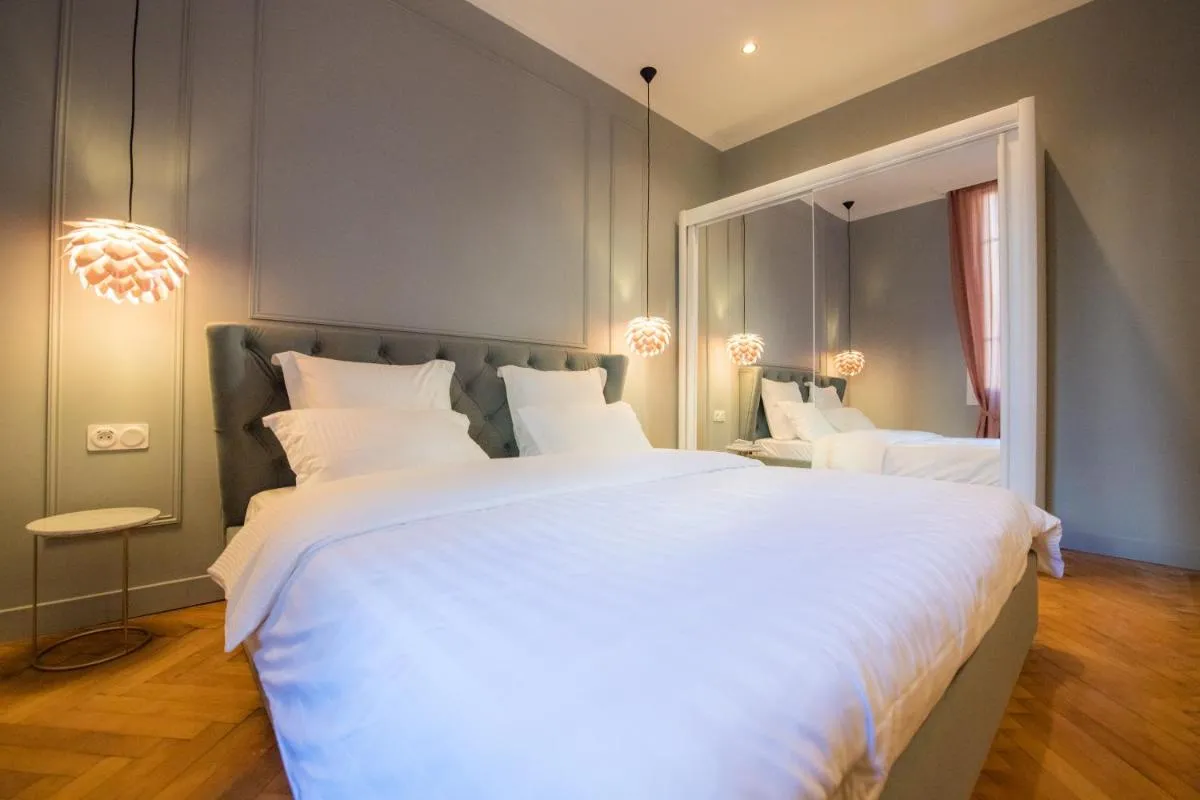 Image 6 of Luxurious 4beds/4baths next to Palais