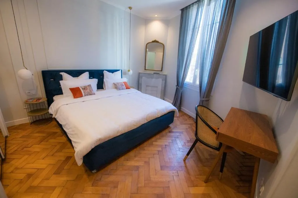 Image of Luxurious 4beds/4baths next to Palais