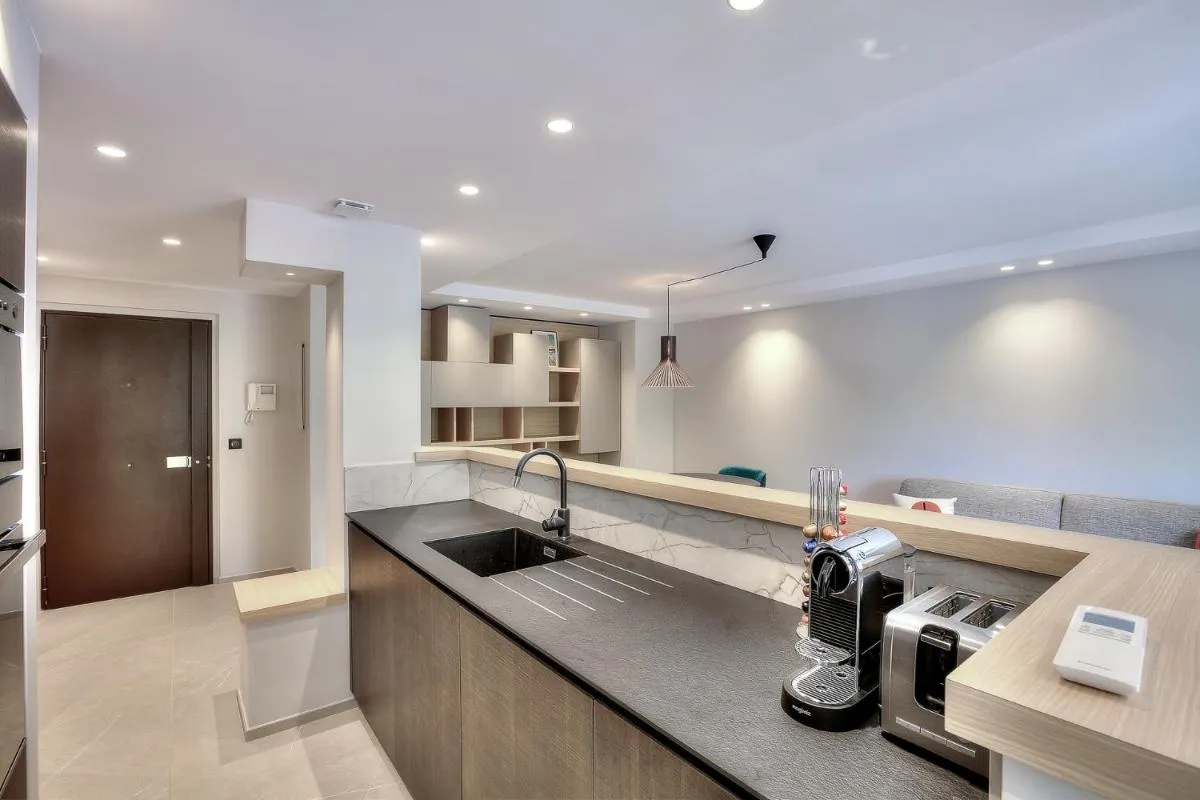 Image 2 of Luxury flat with balcony – city center Cannes