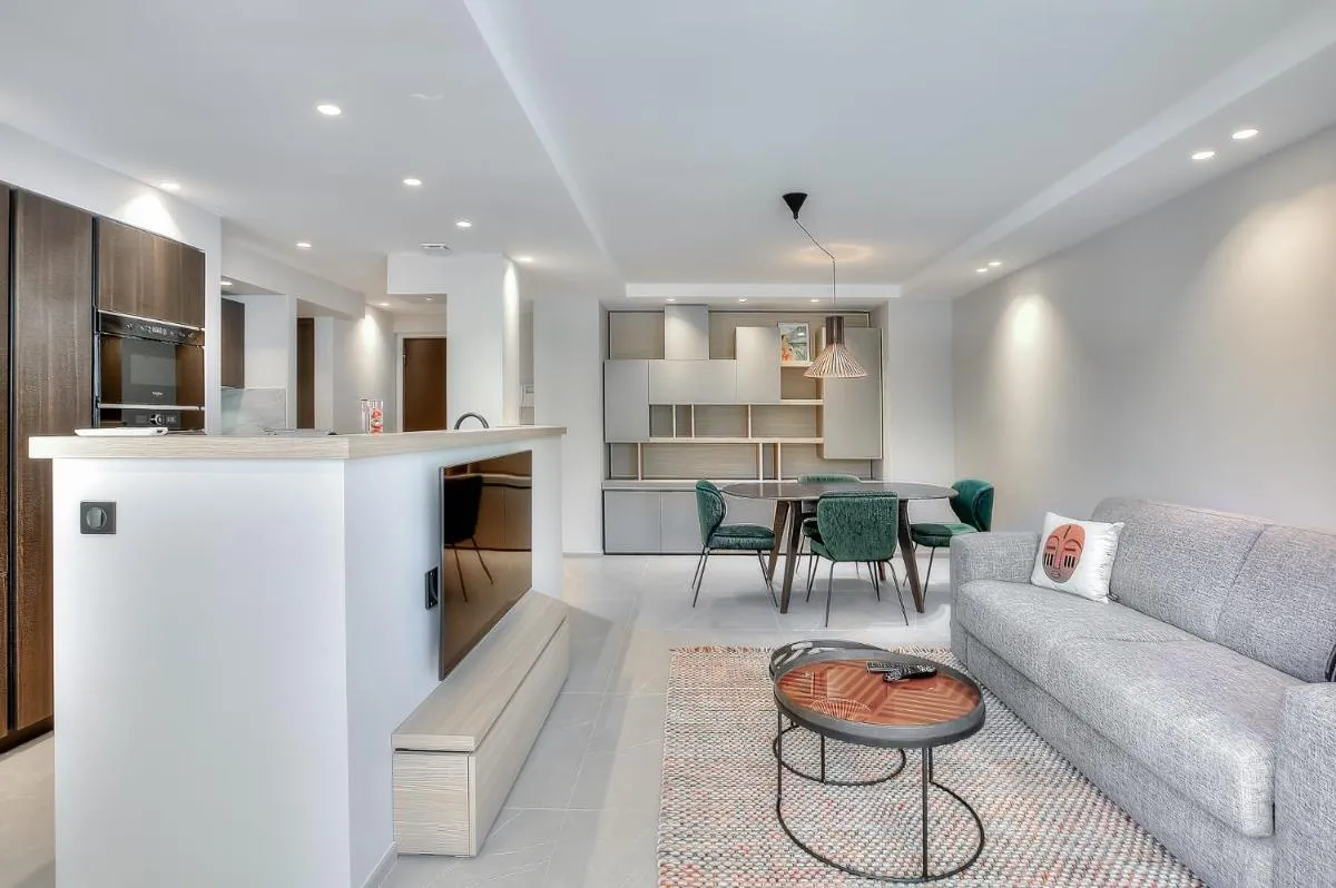 Image 3 of Luxury flat with balcony – city center Cannes