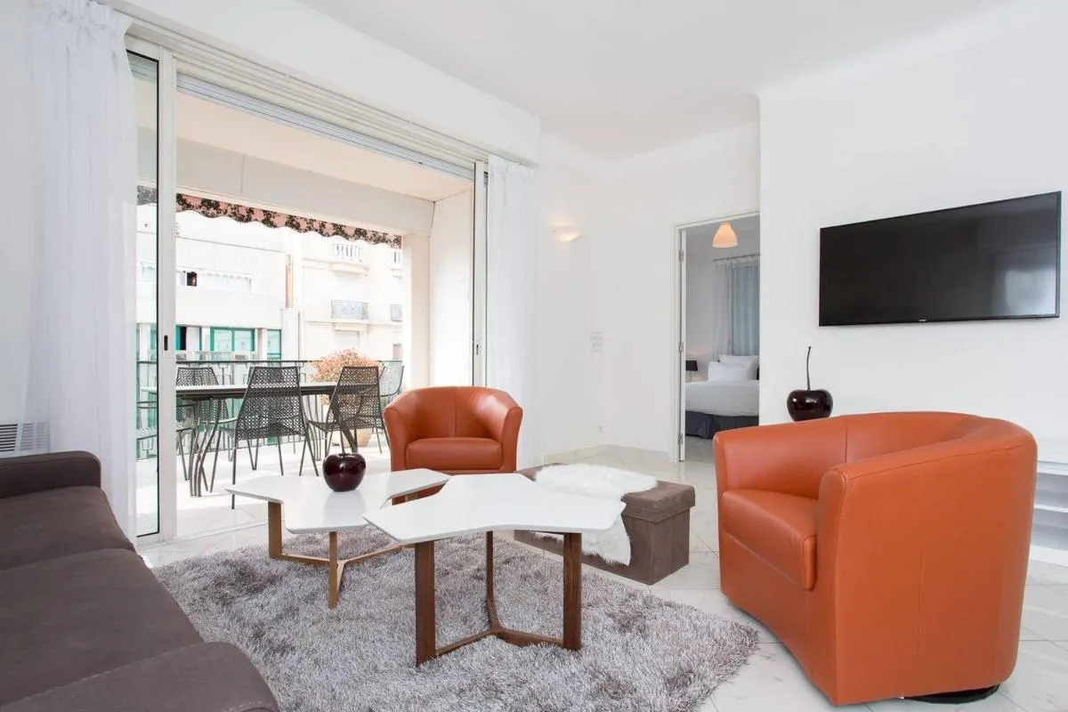 Image 4 of MARIOTT AREA: SUNNY 2 BEDS /2 BATHS