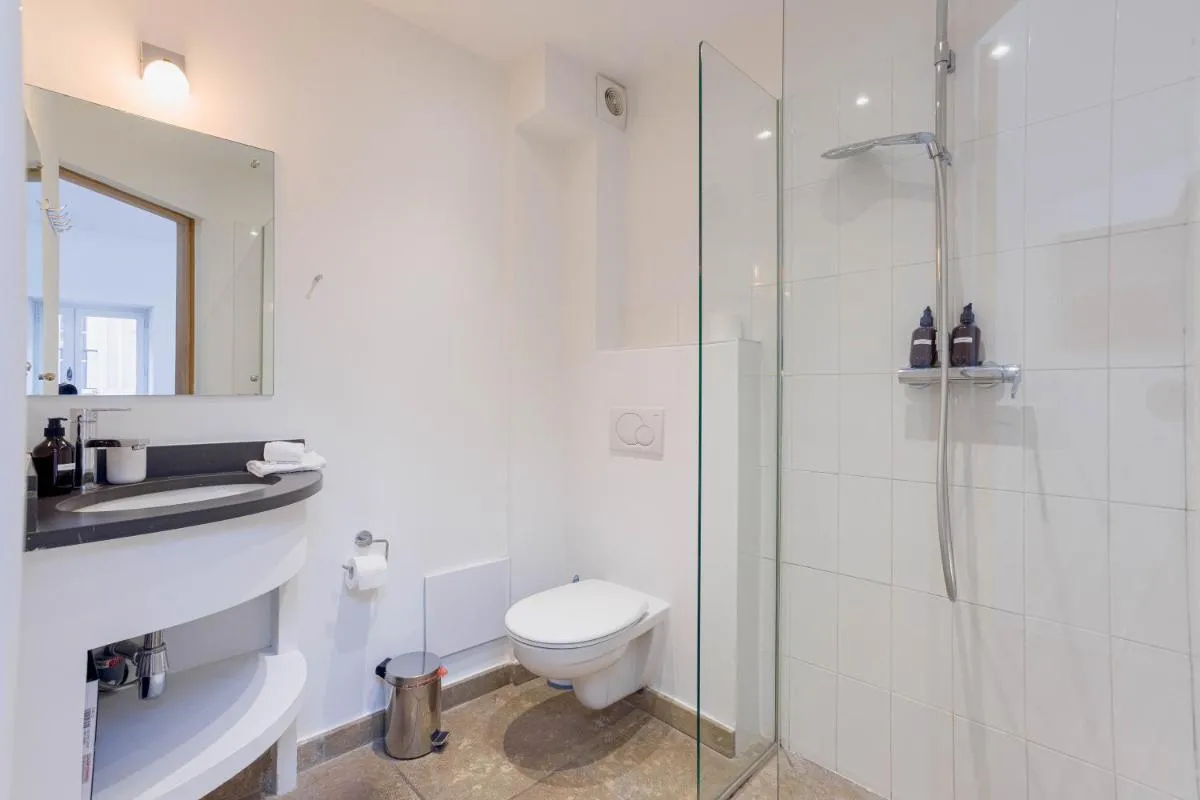 Image 6 of Maison Julia- Triplex avec rooftop terrasse vue sur mer et cathédrale, 10 mins à pieds du palais et plages