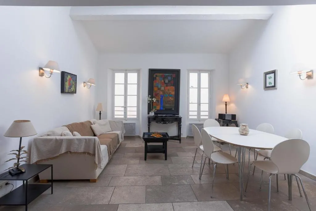 Image of Maison Julia- Triplex avec rooftop terrasse vue sur mer et cathédrale, 10 mins à pieds du palais et plages