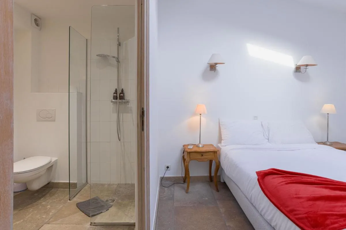 Image 2 of Maison Julia- Triplex avec rooftop terrasse vue sur mer et cathédrale, 10 mins à pieds du palais et plages