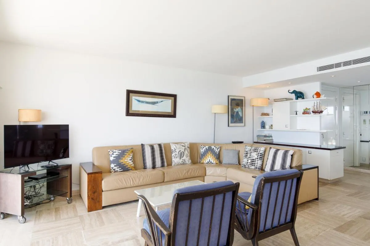 Image 4 of Mer du Sud 4 YourHostHelper