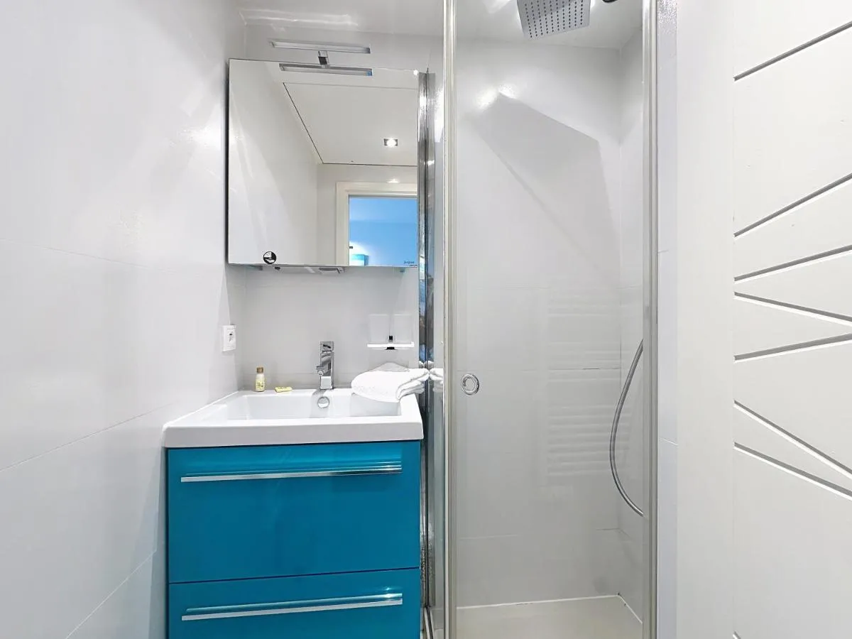 Image 2 of Modern 2-Bedroom Stunning Sea View on La Croisette