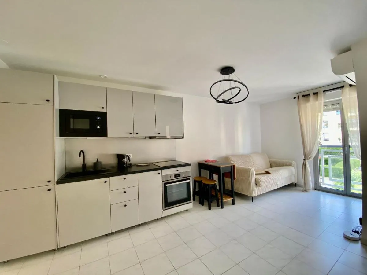 Image 2 of Modern Apartment in Cannes