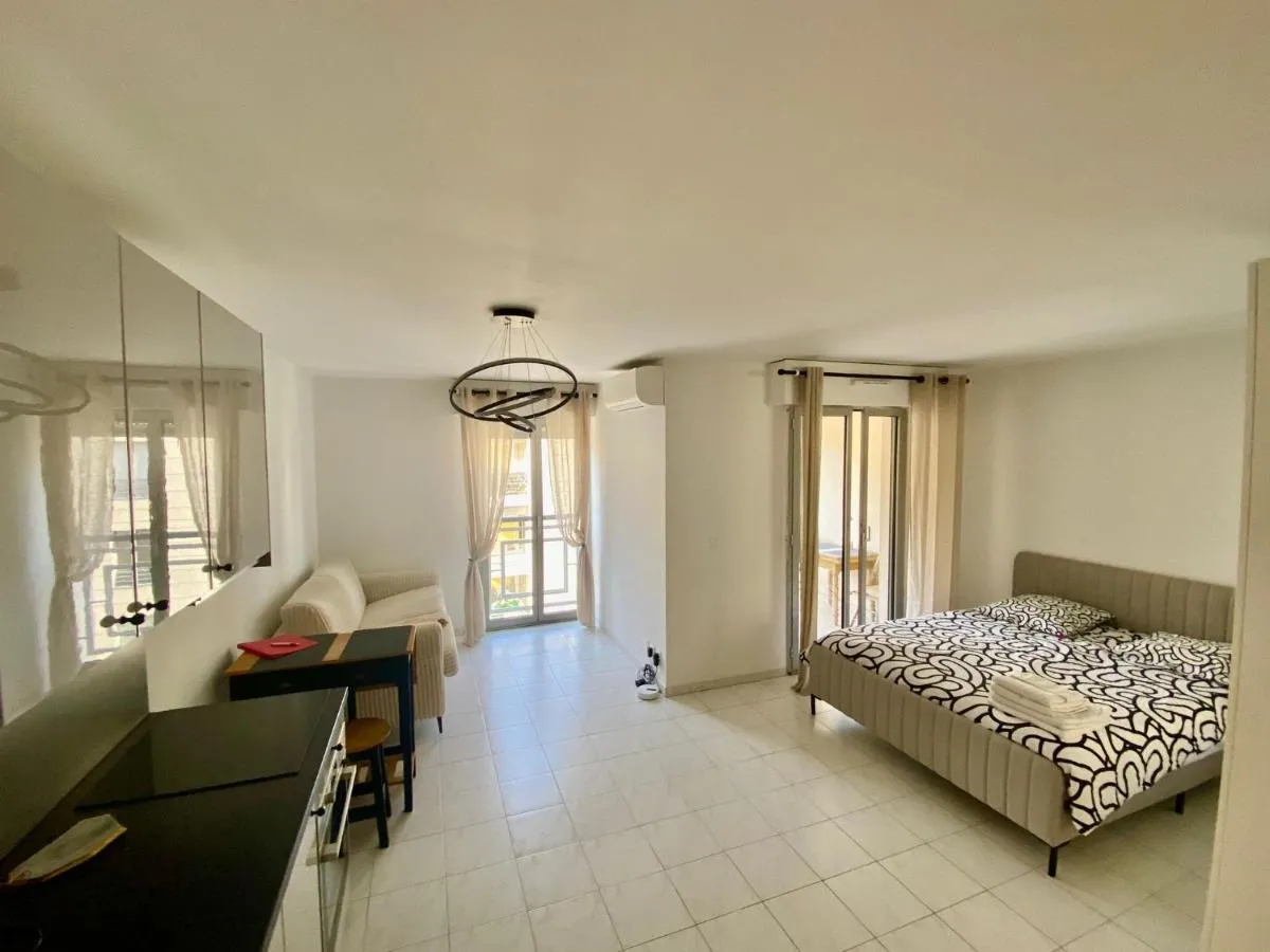 Image 3 of Modern Apartment in Cannes