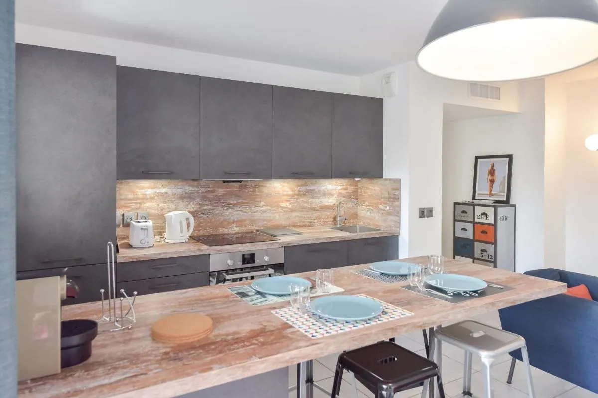 Image 3 of Modern apartment with swimming pool