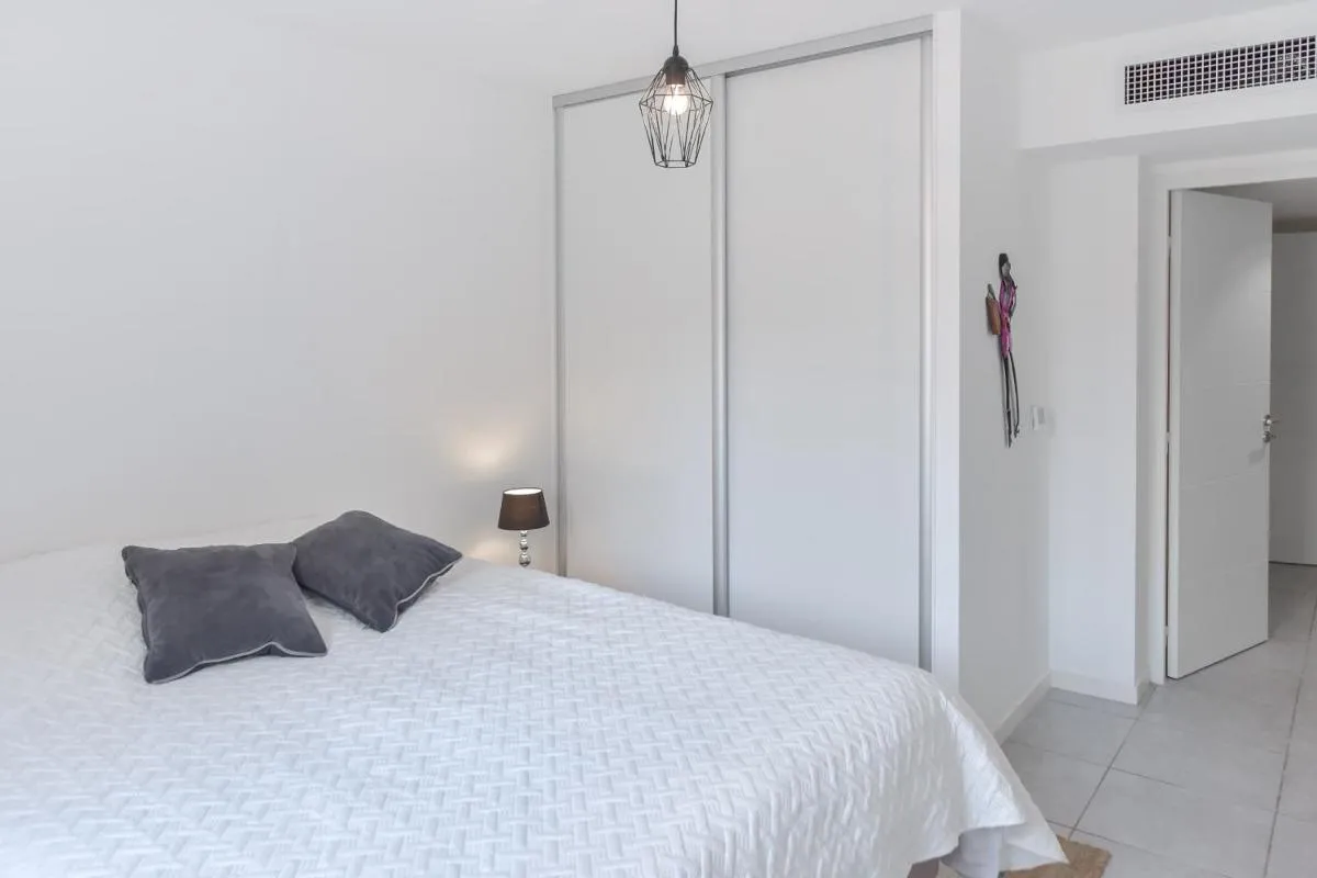 Image 2 of Modern apartment with swimming pool