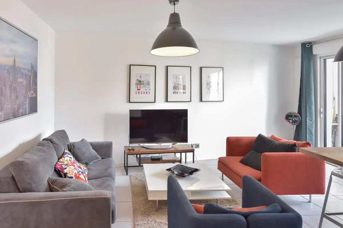 Image 1 of Modern apartment with swimming pool