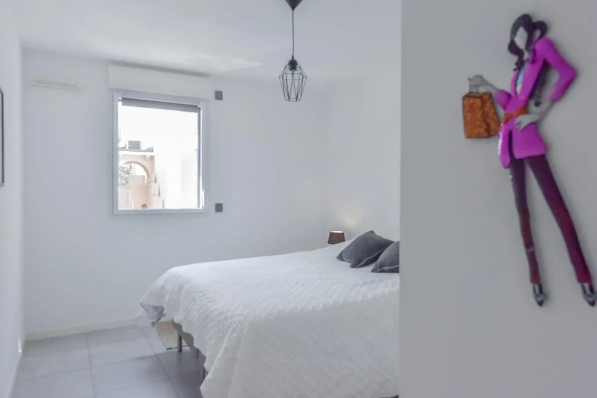 Image 6 of Modern apartment with swimming pool