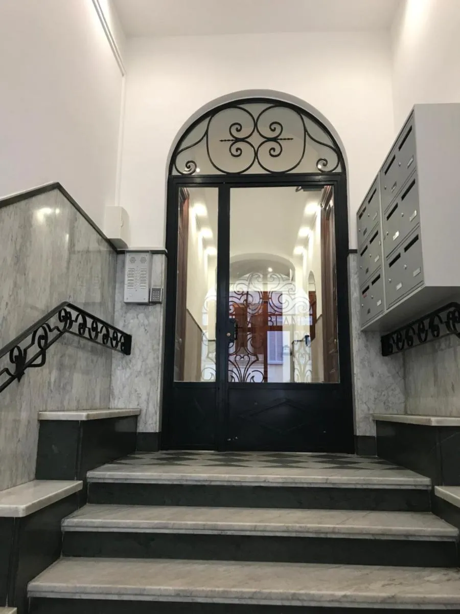 Image 2 of NUMA BLANC 300 M PALAIS DES FESTIVALS