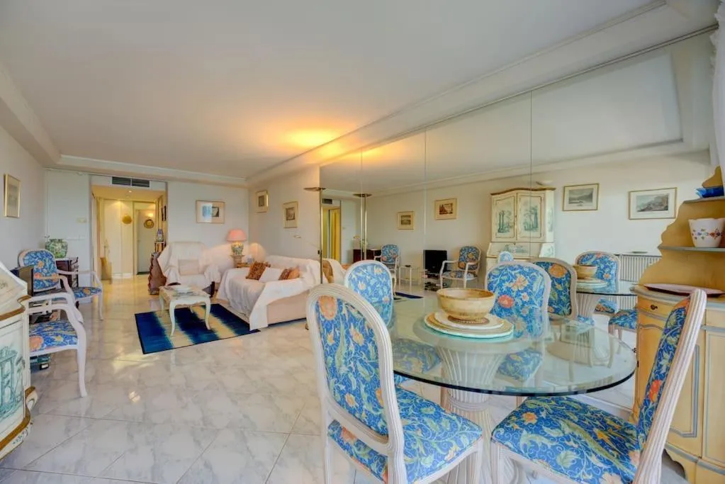 Image 3 of New Listing – Amazing Beach Views, 1-bed Apt