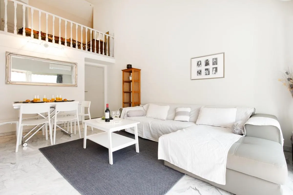 Image 3 of Nomad YourHostHelper