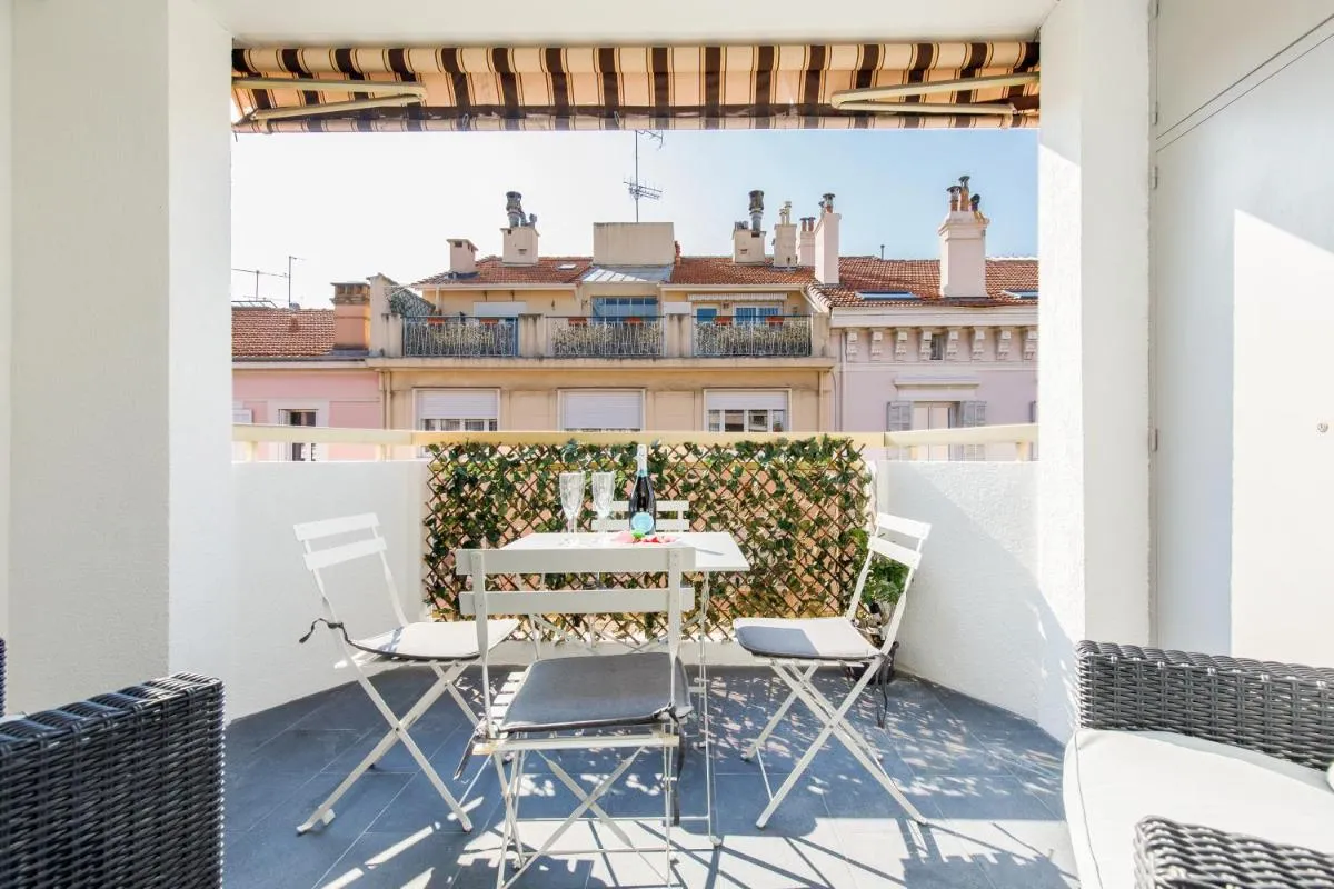 Image 5 of Nomad YourHostHelper