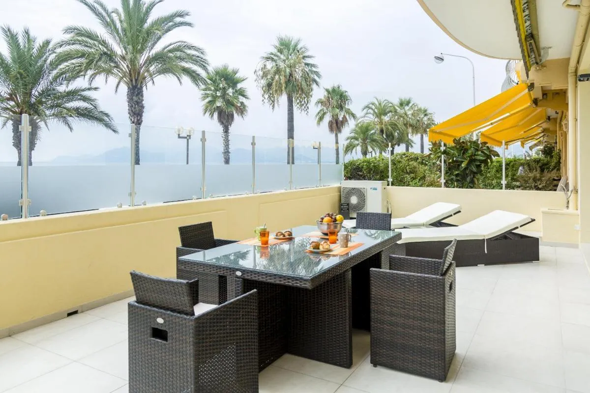 Image 5 of PLAGE Ground floor apartment on seafront with large terrace