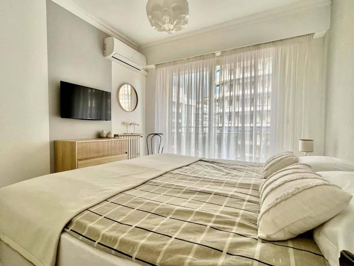 Image 1 of Palais Lumière