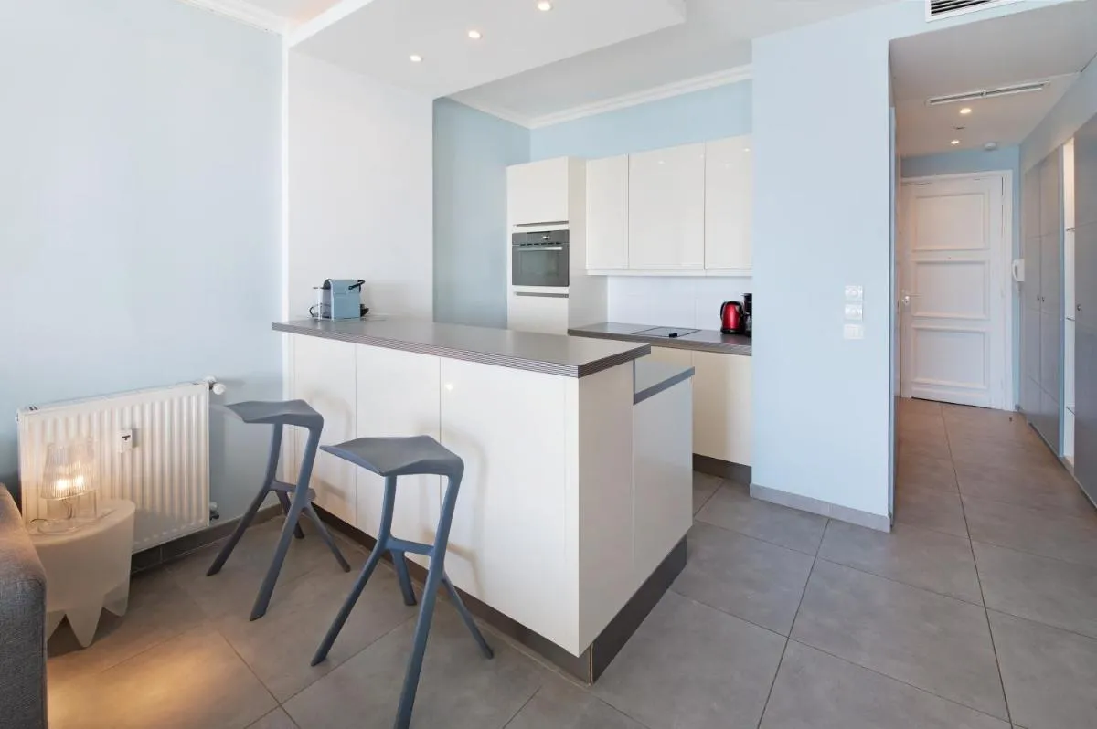 Image 3 of Palais Miramar – Suite Blue Room – Vue Mer -Croisette Emplacement Unique – 20M Plage – WIFI – Clim