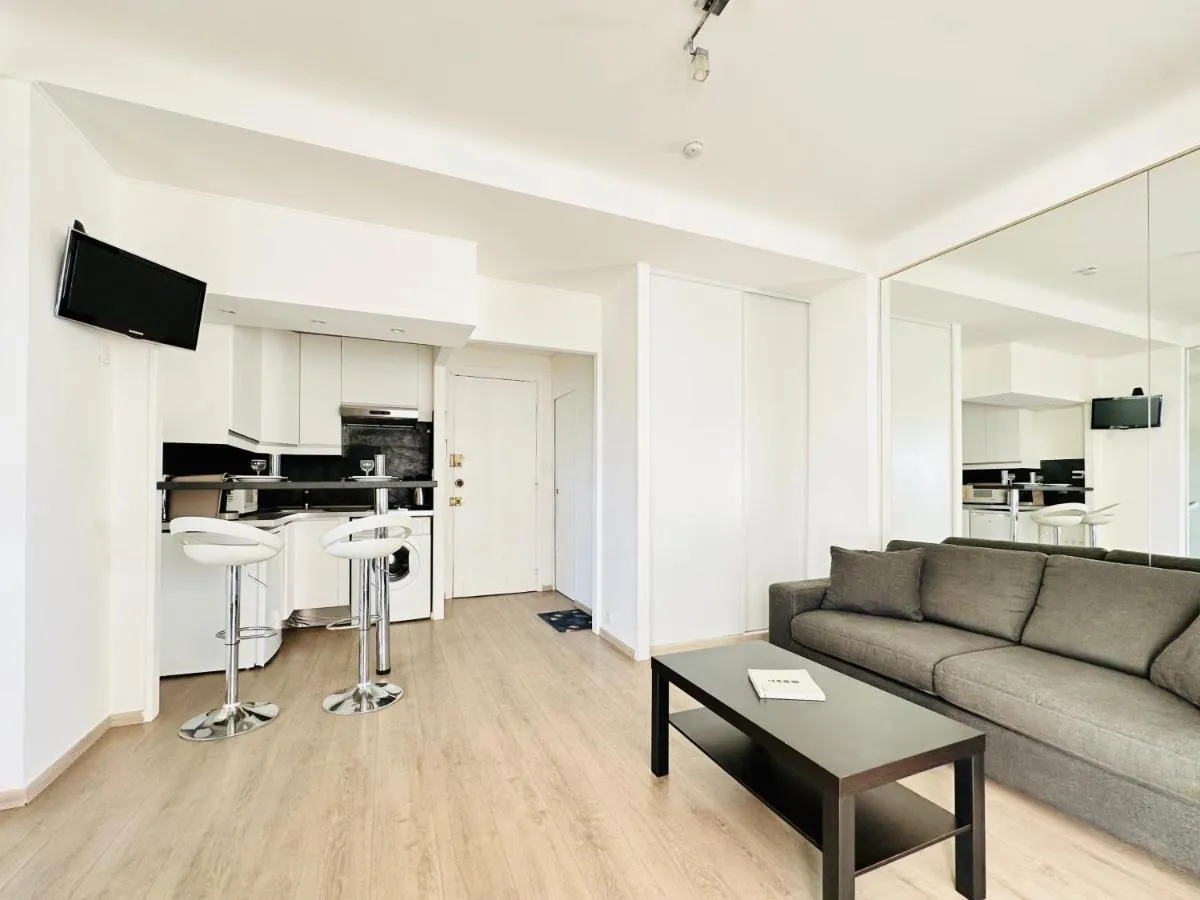 Image 4 of Palm Croisette – Studio vue Mer & Martinez