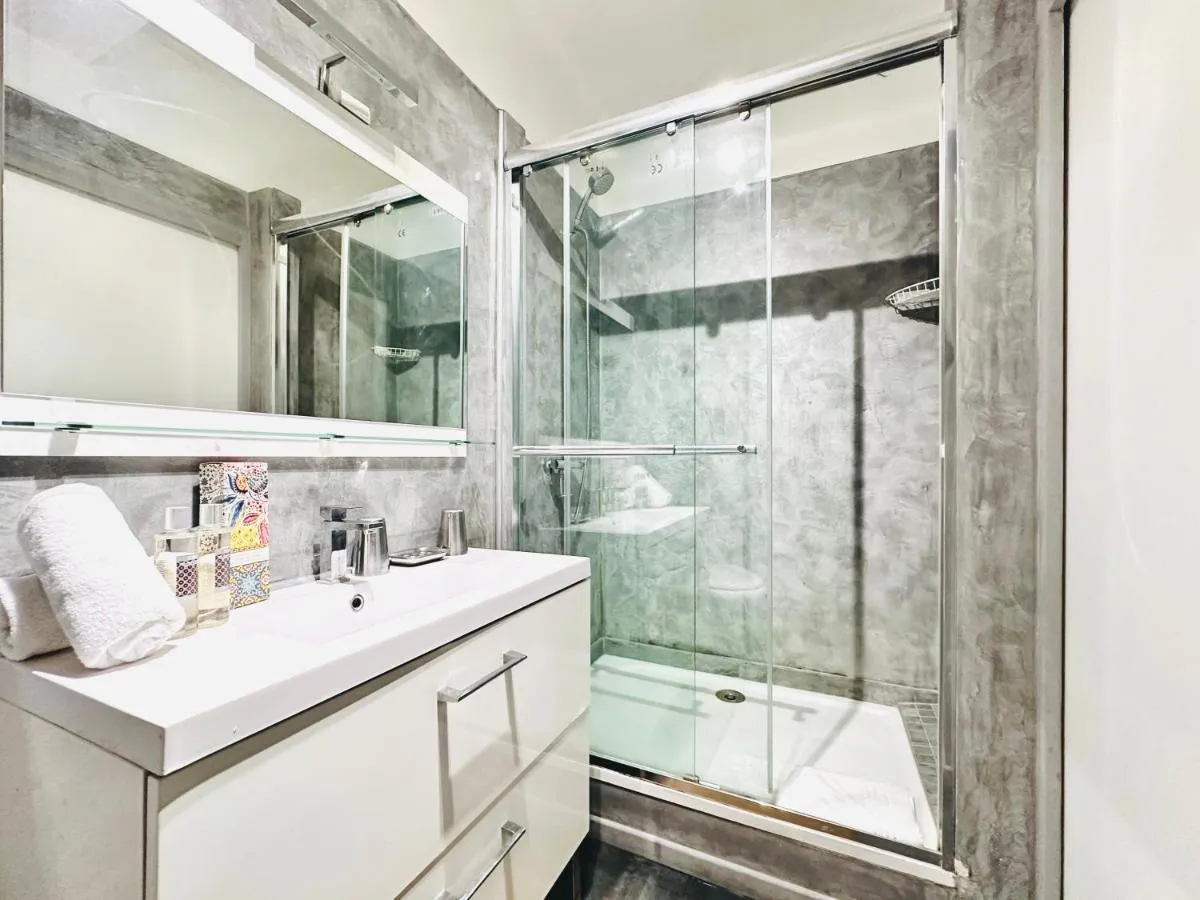 Image 2 of Palm Croisette – Studio vue Mer & Martinez