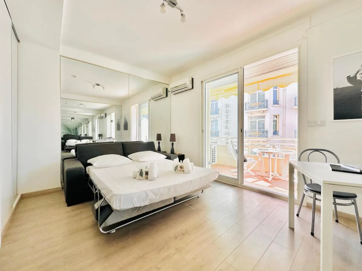 Image 6 of Palm Croisette – Studio vue Mer & Martinez