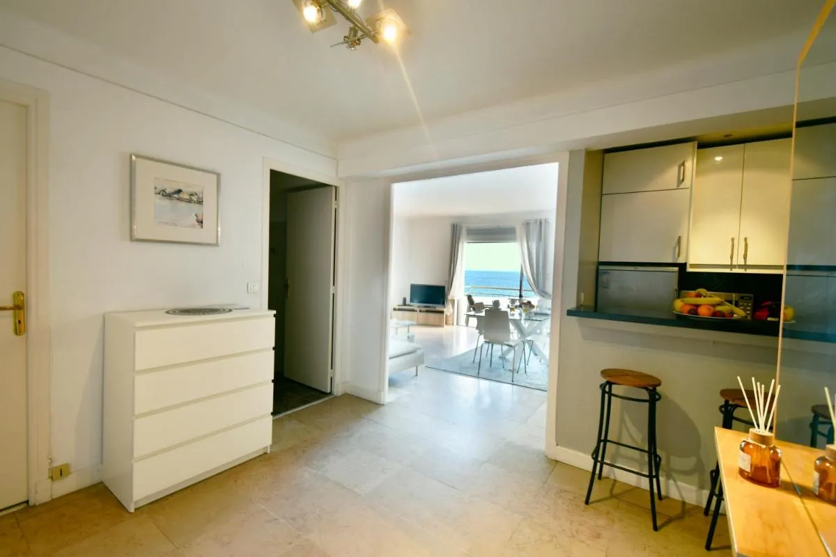 Image 2 of Plage du midi- Vue sur mer Standing Presta