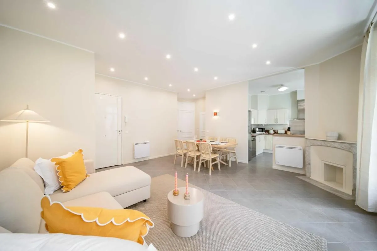 Image 2 of Quiet and luxurious apartment – Cannes Center