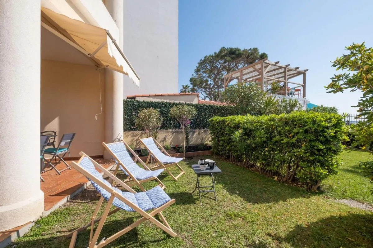 Image 5 of RARE! Exquisite 2-bd Apartment Facing the Sea