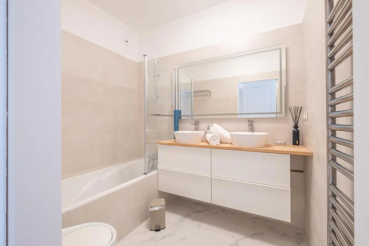 Image 4 of RARE! Exquisite 2-bd Apartment Facing the Sea