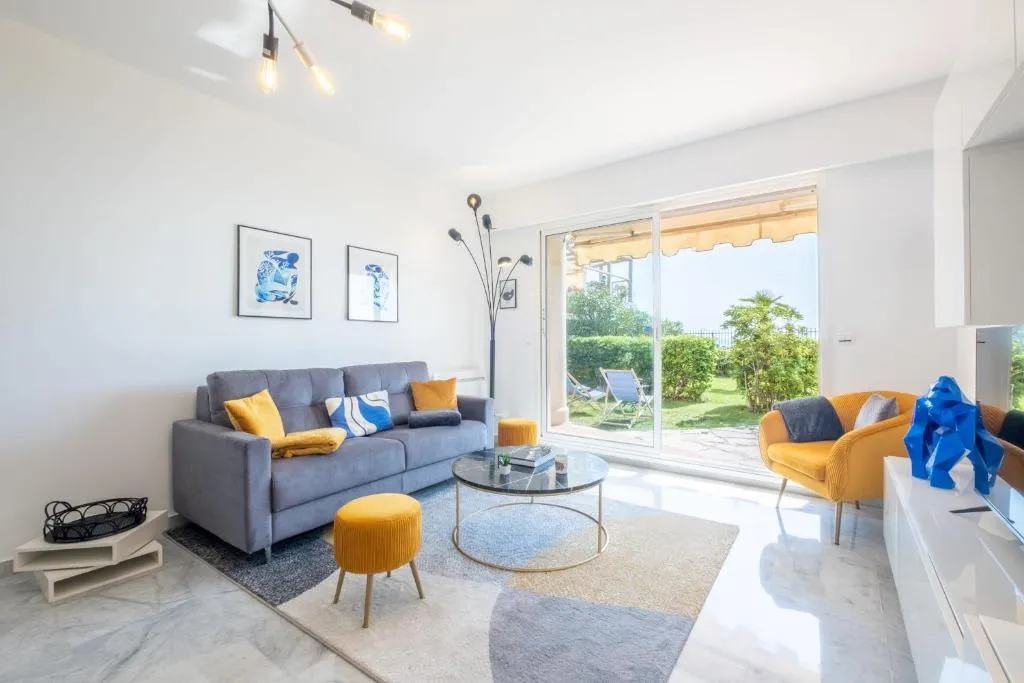 Image of RARE! Exquisite 2-bd Apartment Facing the Sea