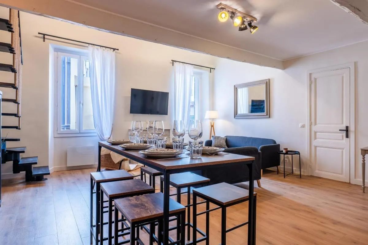 Image 5 of RARE ! Stylish duplex in the heart of Cannes