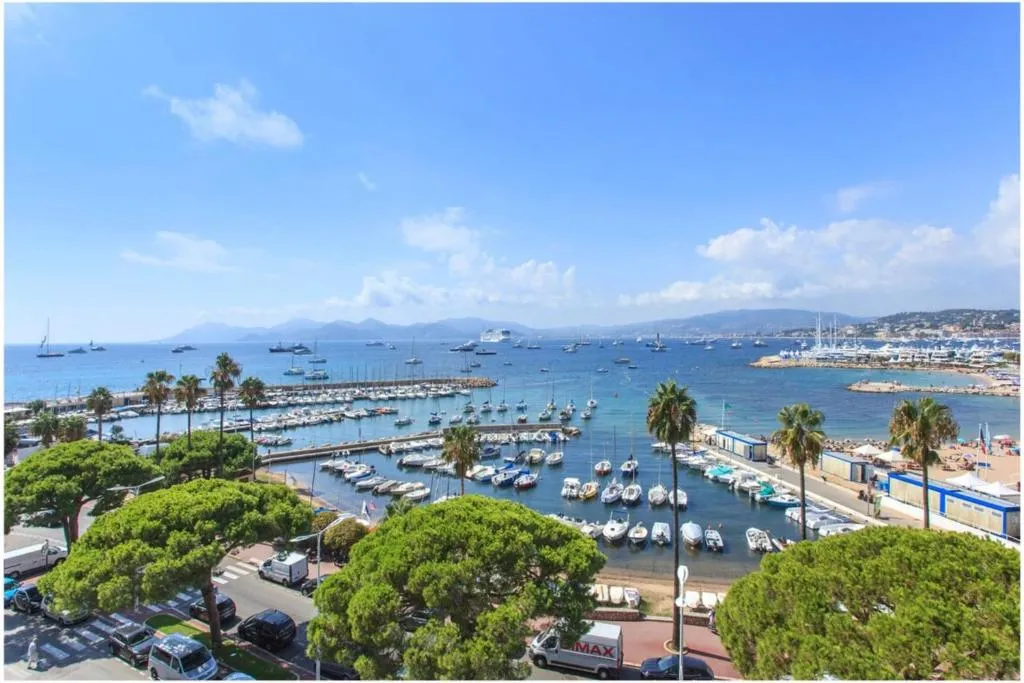 Image of REF 1229 – Cannes Croisette – Sea view apartment for rent