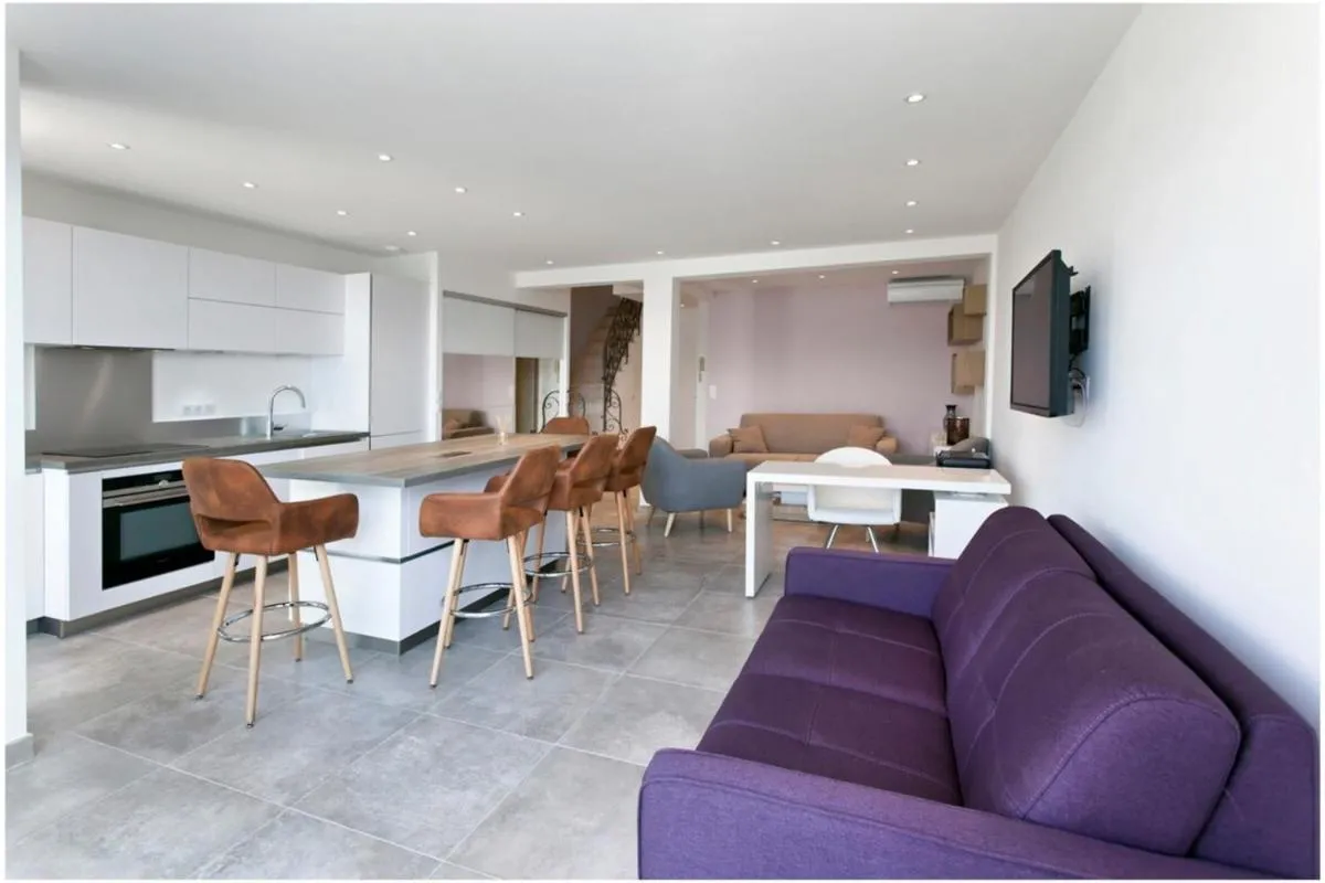 Image 5 of REF 1229 – Cannes Croisette – Sea view apartment for rent