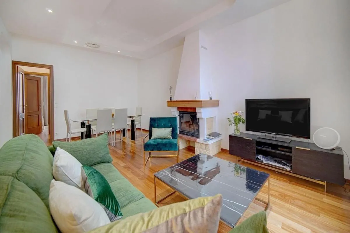 Image 3 of REF 1320 – Cannes Center – Apartment for rent