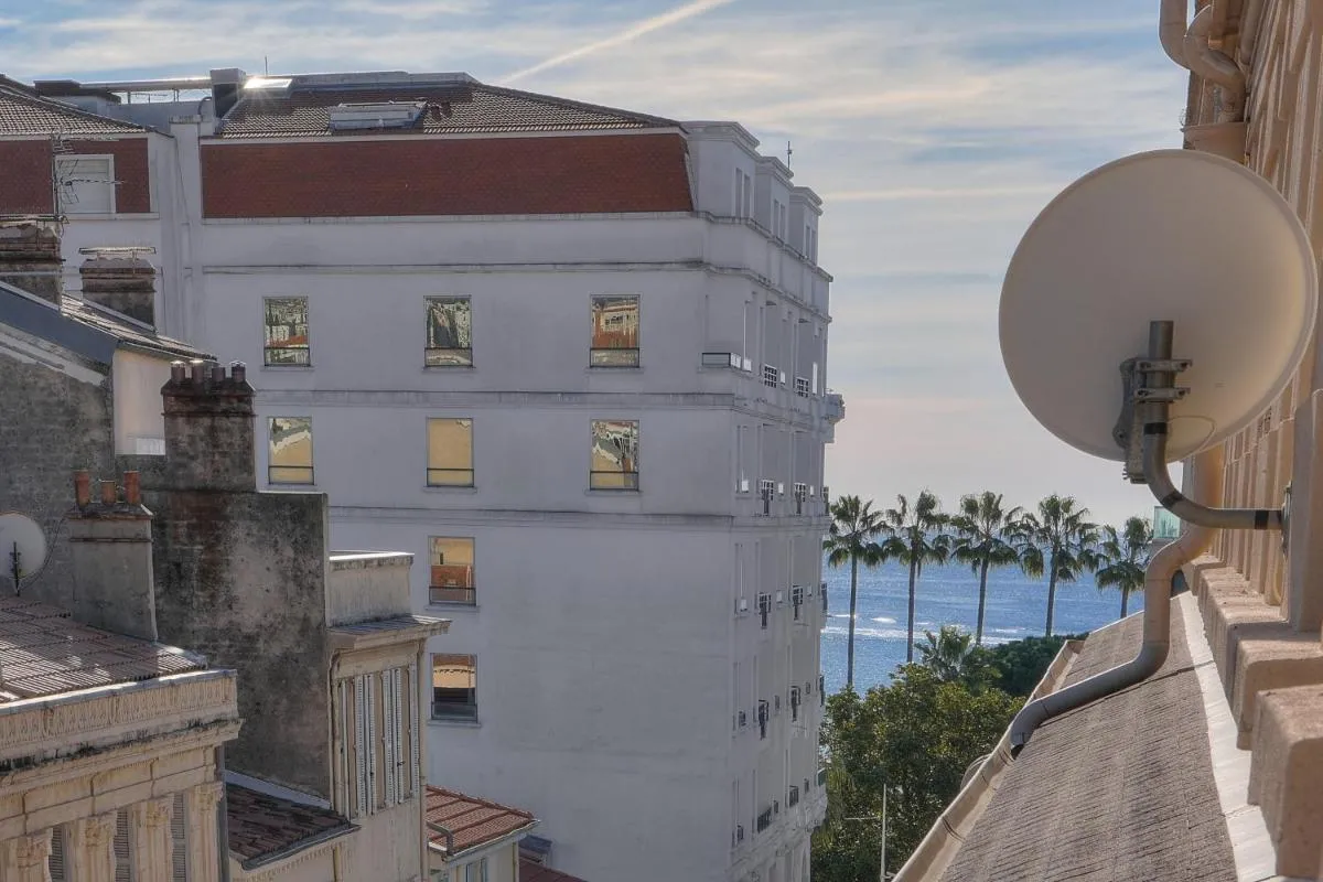 Image 1 of REF 909 – Cannes Back Croisette – Apartment for rent