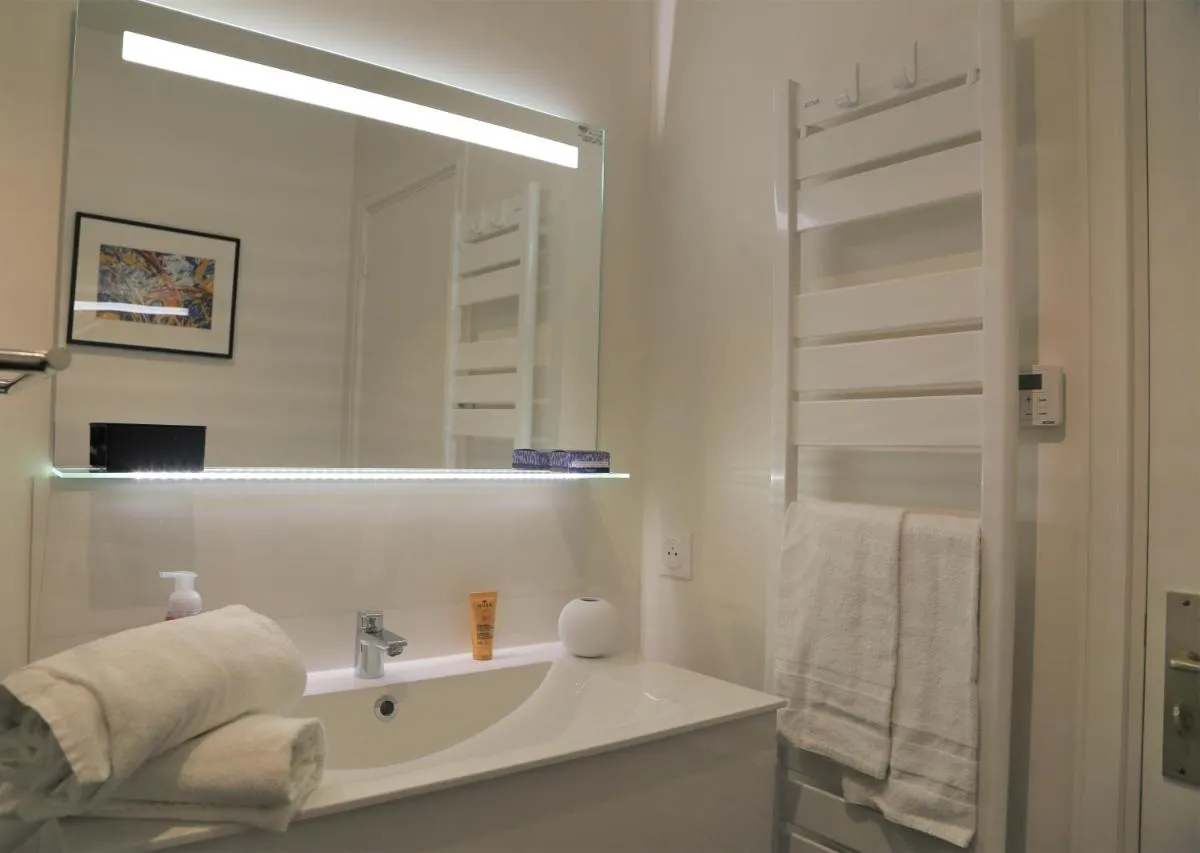 Image 2 of ROOFTOP CROISETTE/ALEXANDRE III