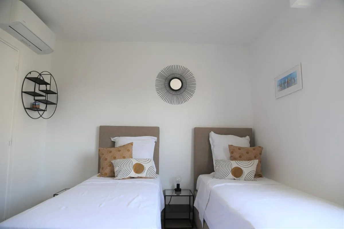 Image 1 of ROOFTOP CROISETTE/ALEXANDRE III